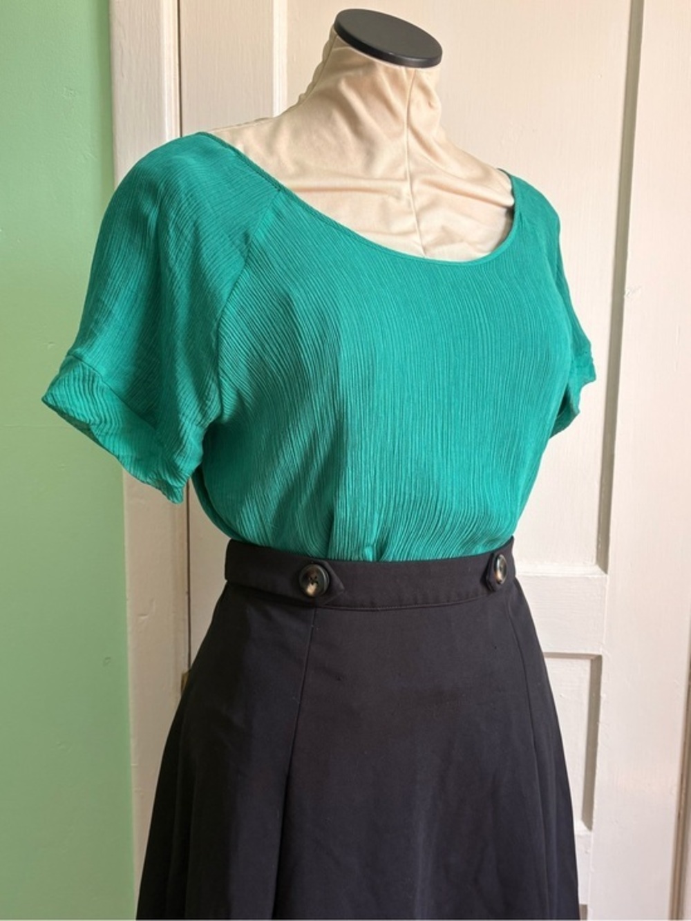 Soft Surroundings 100% Silk Green Short Sleeve Scoop Neck Blouse